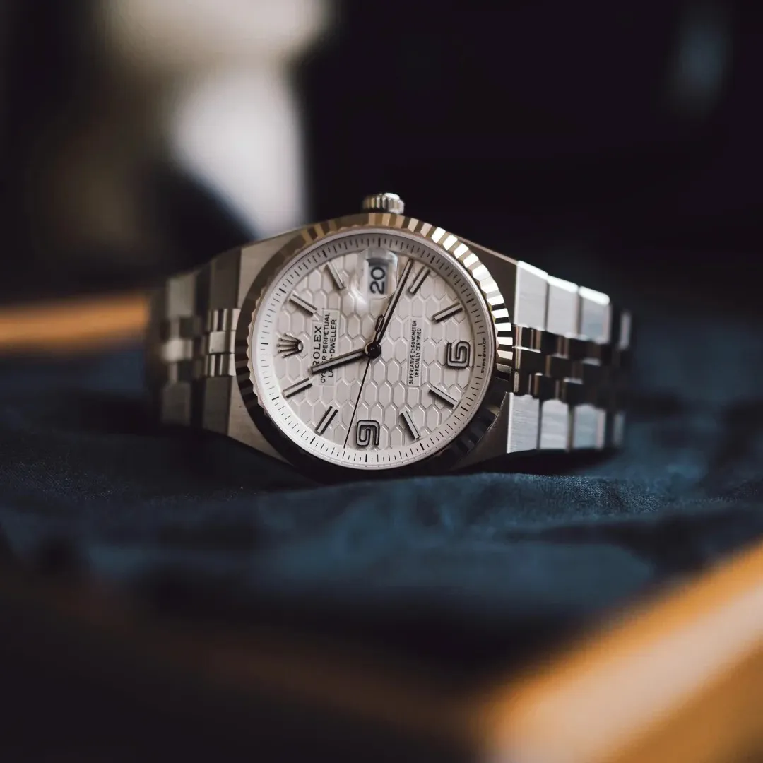 Land-Dweller 40 mm 127334 – Luxusuhr aus Oystersteel & Weißgold
